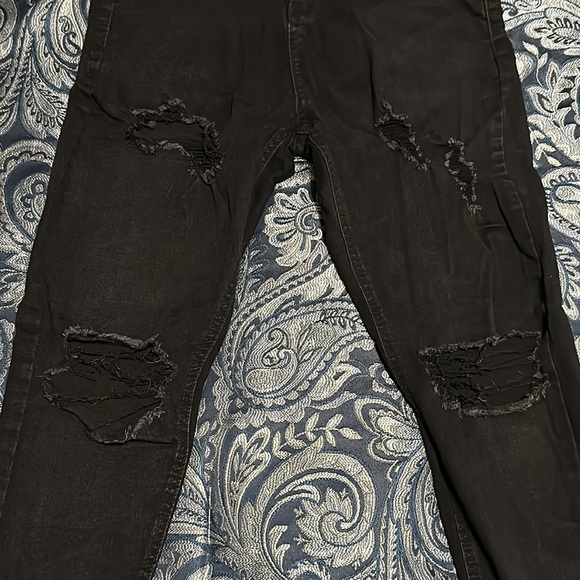 IZIIA Ripped Denim Jeans - Picture 8 of 11